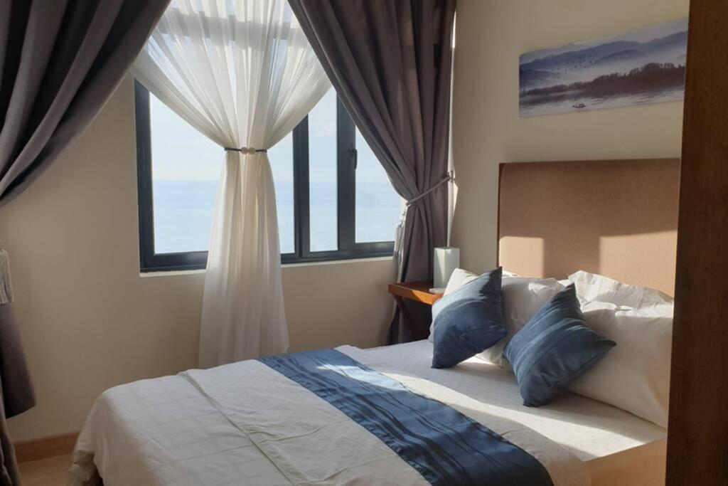 Opahome@ Timurbay Seafront Residence 2Br Family Suite Seaview And Poolview Kuantan Exterior photo