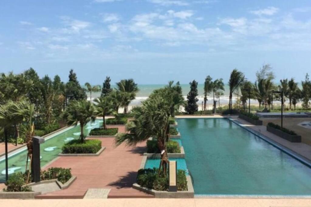 Opahome@ Timurbay Seafront Residence 2Br Family Suite Seaview And Poolview Kuantan Exterior photo