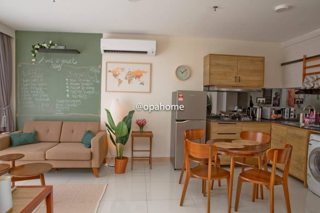 Opahome@ Timurbay Seafront Residence 2Br Family Suite Seaview And Poolview Kuantan Exterior photo